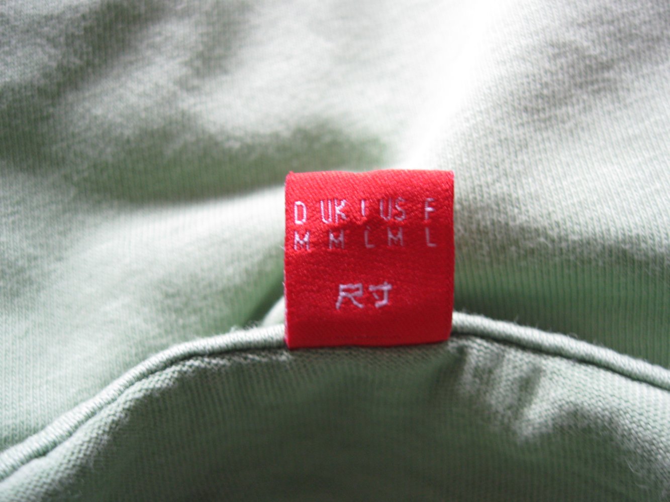 Esprit T-Shirt Lindgrün 100% Baumwolle Front-Print M