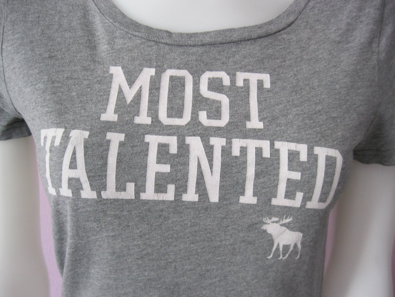 T-Shirt # Abercrombie & Fitch # Grau meliert #Front-Print # 100% Baumwolle # M