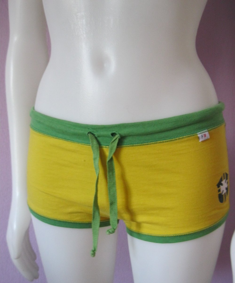 Shorts # forever 18 # Gr. S # grün gelb