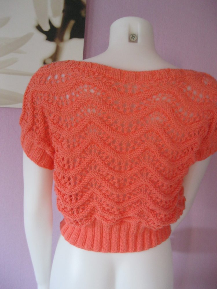 NEU Strickpullover Crop-Pulli Handmade Wellenmuster Lachsfarben Kurzärmlig S/M