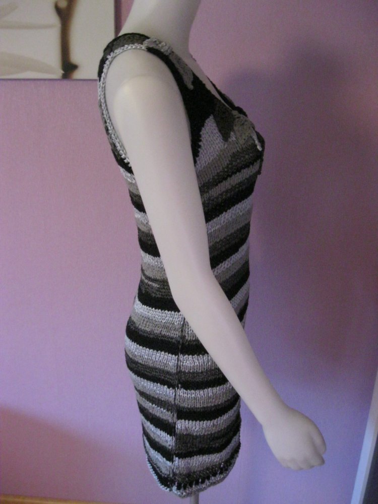 NEU Strickkleid Minikleid Handmade gestreift Grau / Schwarz S-M