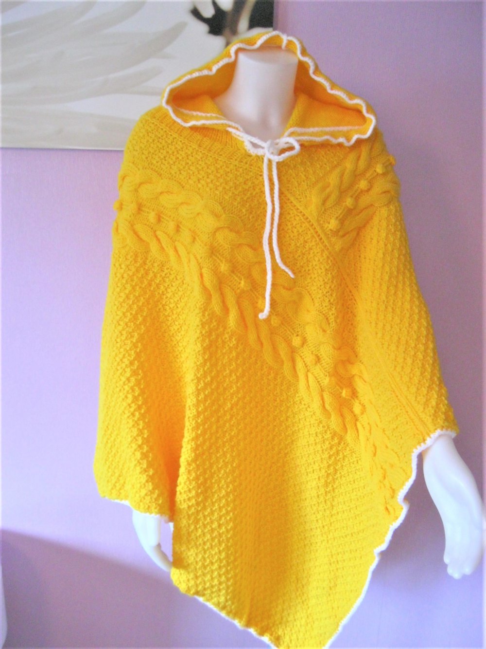 NEU Poncho Kapuze Handmade gestrickt Gelb Einheitsgröße