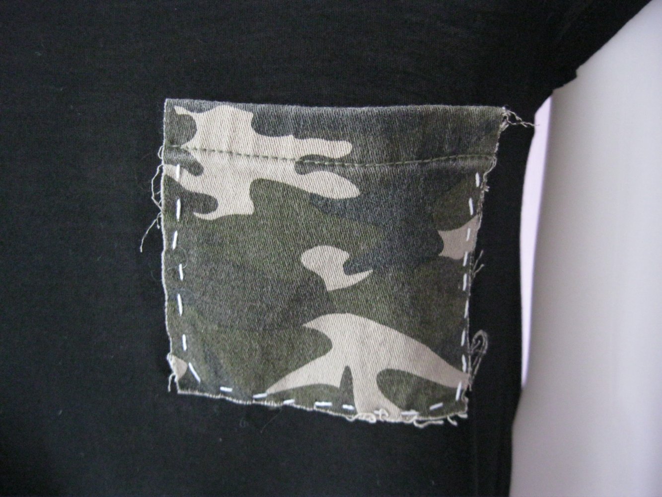 T-Shirt # H&M # Divided # Brusttasche # Camouflage # schwarz # S