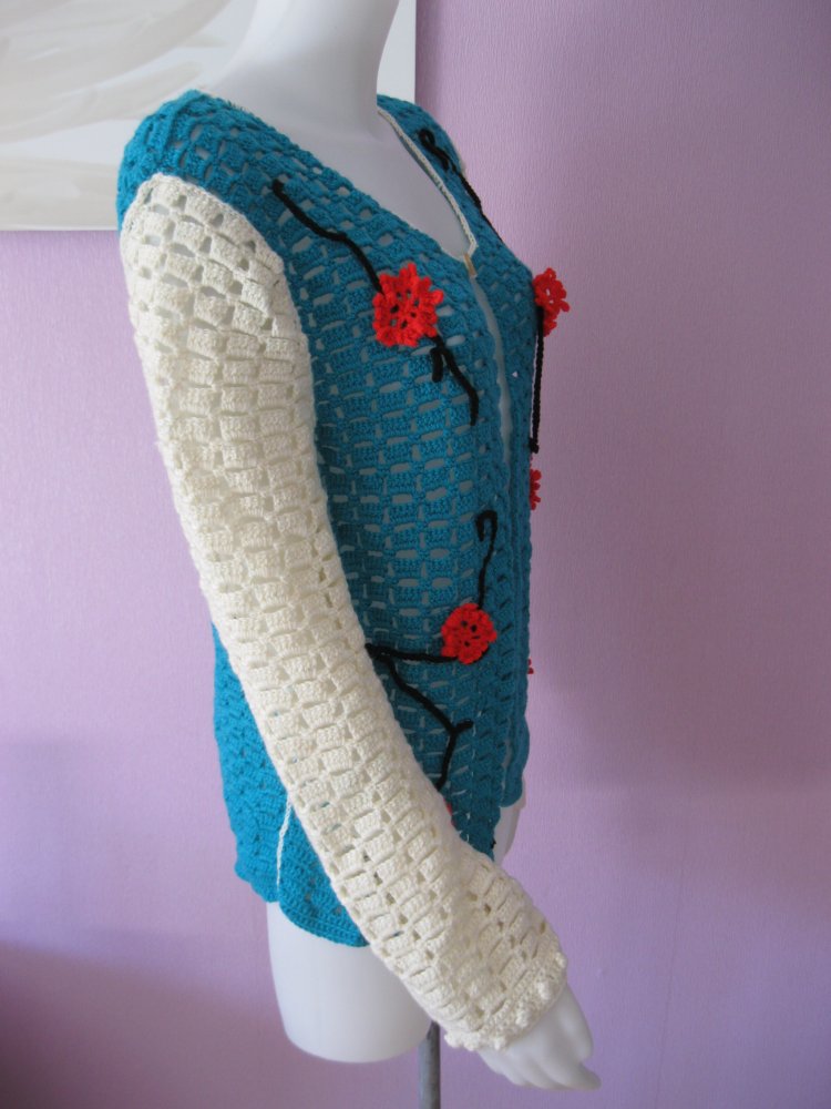 NEU Trachten/Strickjacke Schurwolle Handmade   Blumen  weiß/türkis  M/L