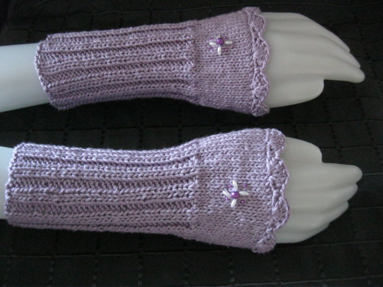 NEU Pulswärmer Perlen Baumwolle Handmade Hand-Stulpen Flieder