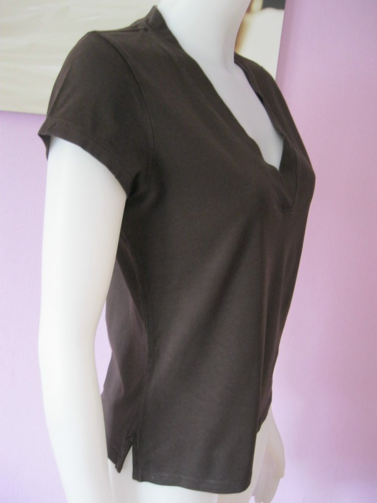 T-Shirt # Hugo Boss # V-Ausschnitt # Dunkelbraun # L