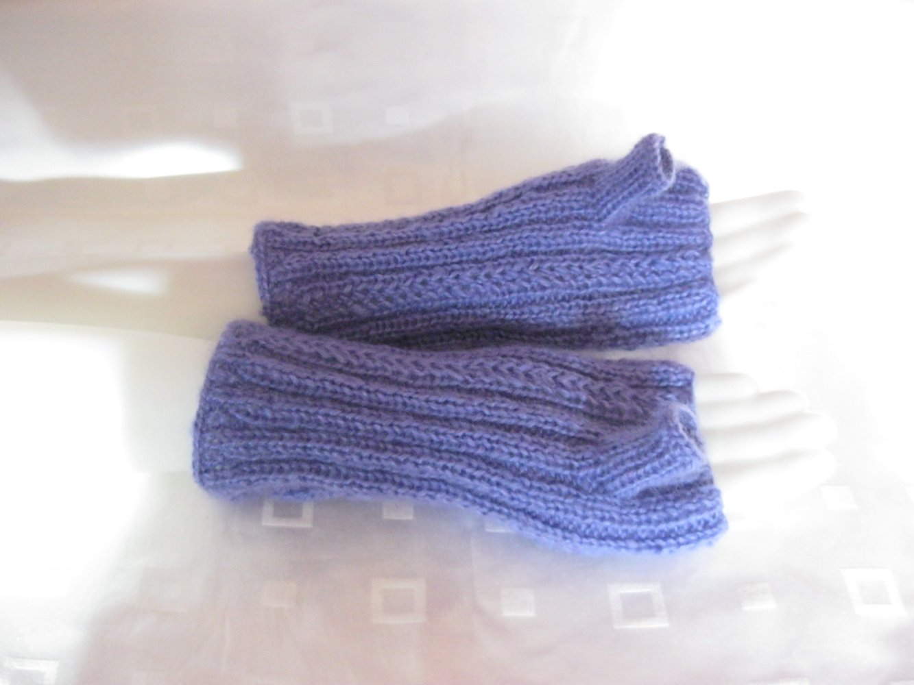 NEU Handstulpen mit Daumen gestrickt Handmade Mohair Flieder