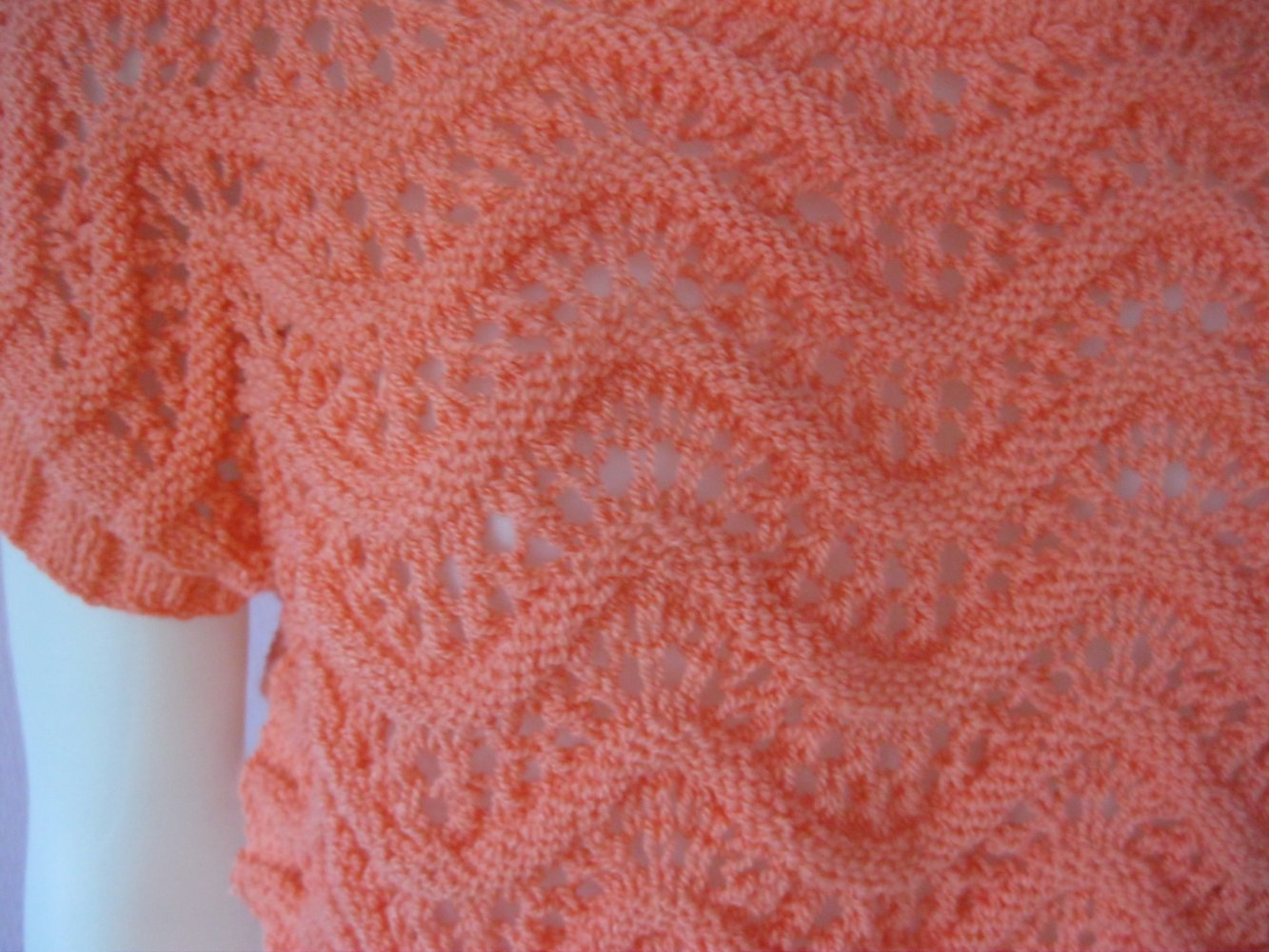 NEU Strickpullover Crop-Pulli Handmade Wellenmuster Lachsfarben Kurzärmlig S/M