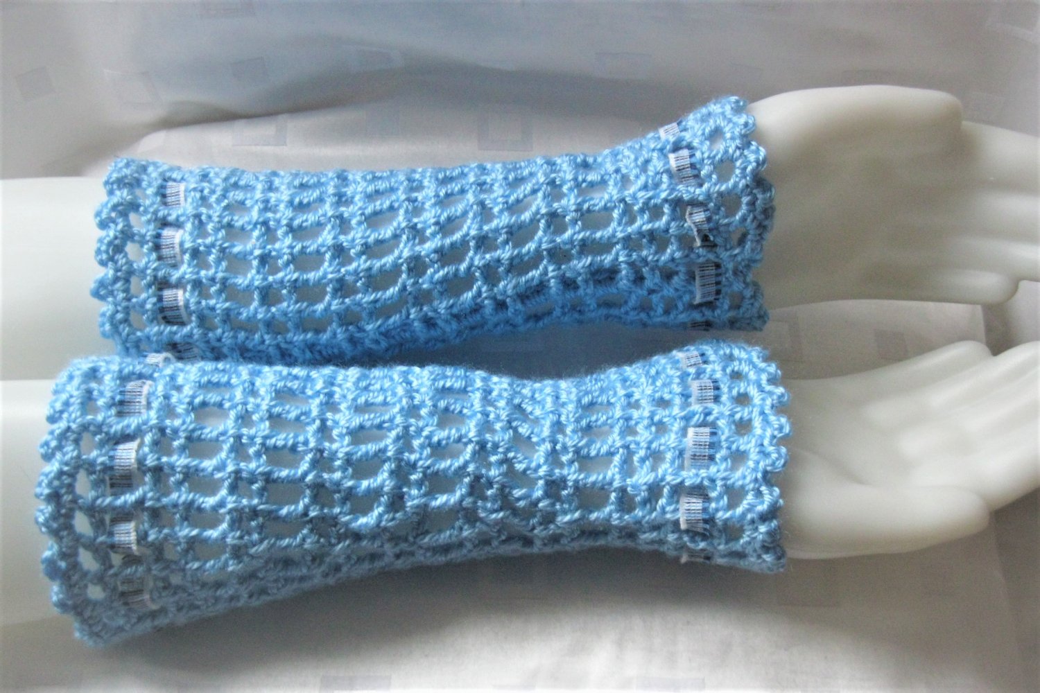 NEU Pulswärmer/Handstulpen gehäkelt Handmade Hellblau