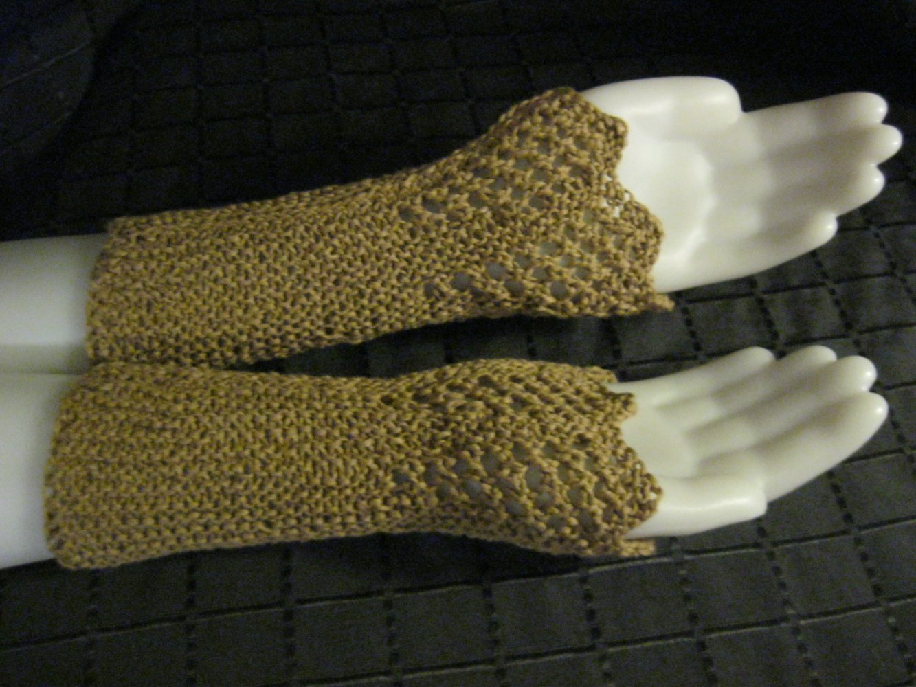 NEU Pulswärmer Hand-Stulpen 50% Baumwolle Zackenrand Handmade braun