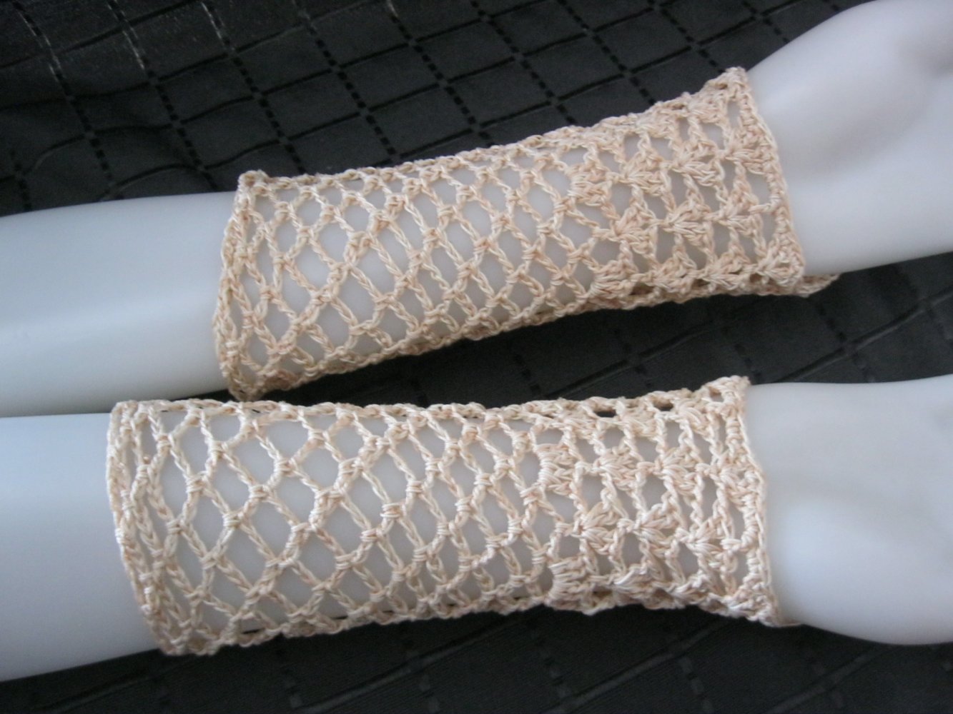 NEU Stulpen Handmade Handschuhe Mittelfinger-Schlaufe 100% Baumwolle Beige/Altrosa meliert