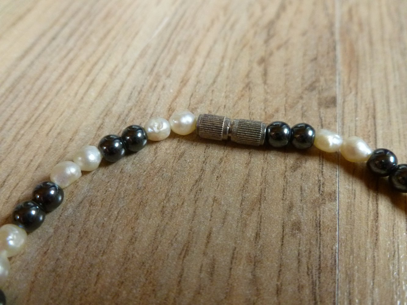 Armband Perlenarmband weiß grau