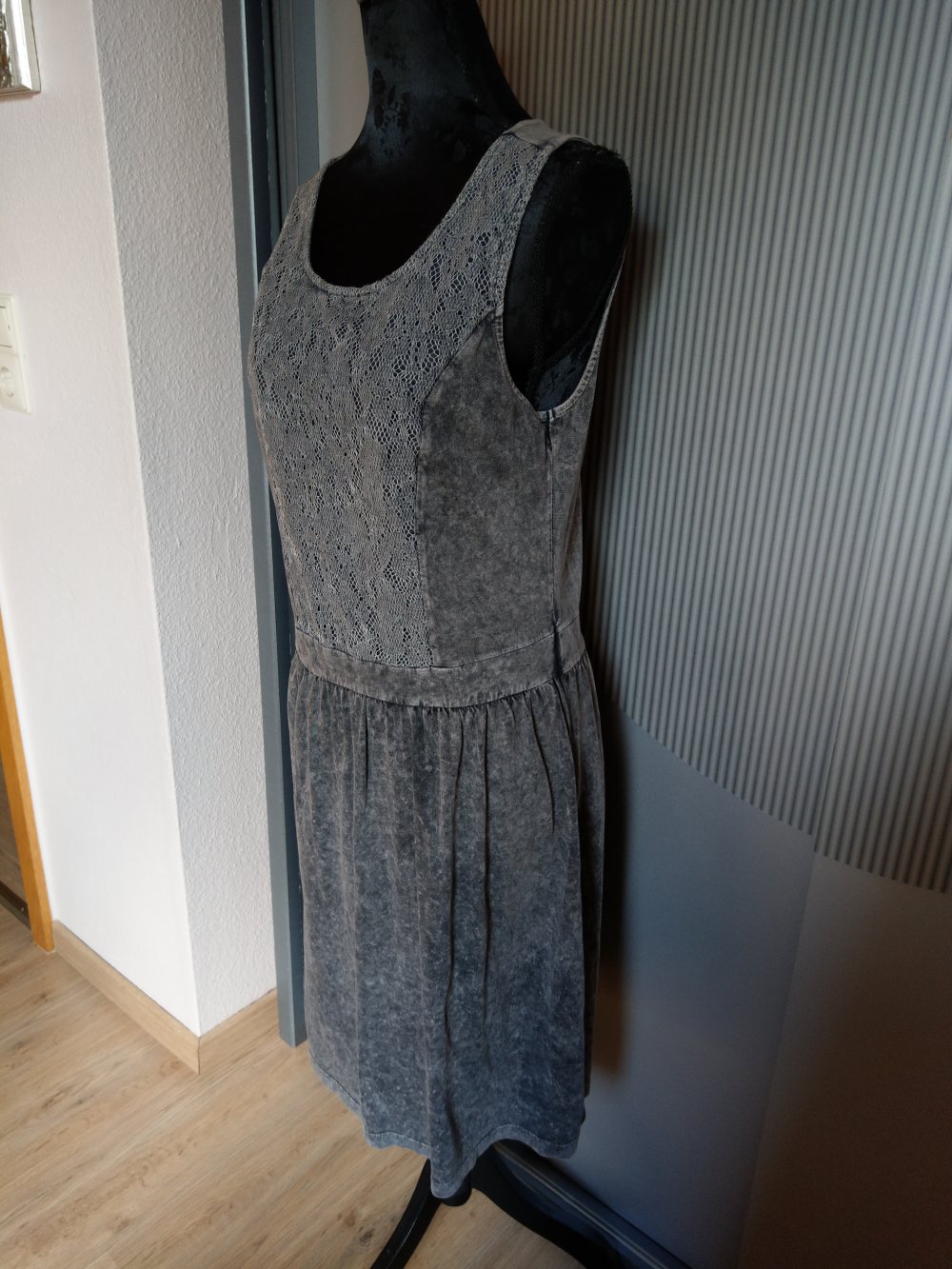 Kleid grau Spitze mogul 