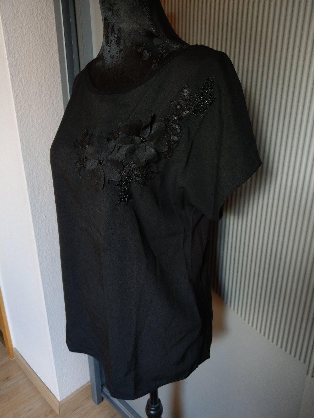 T-Shirt schwarz Blume Orsay 