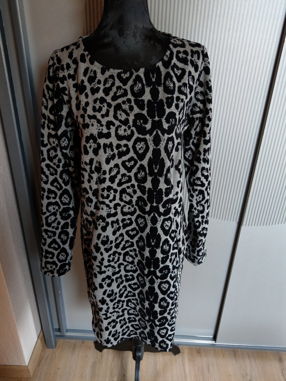 Kleid grau schwarz Tiger Muster getigert pink cherry
