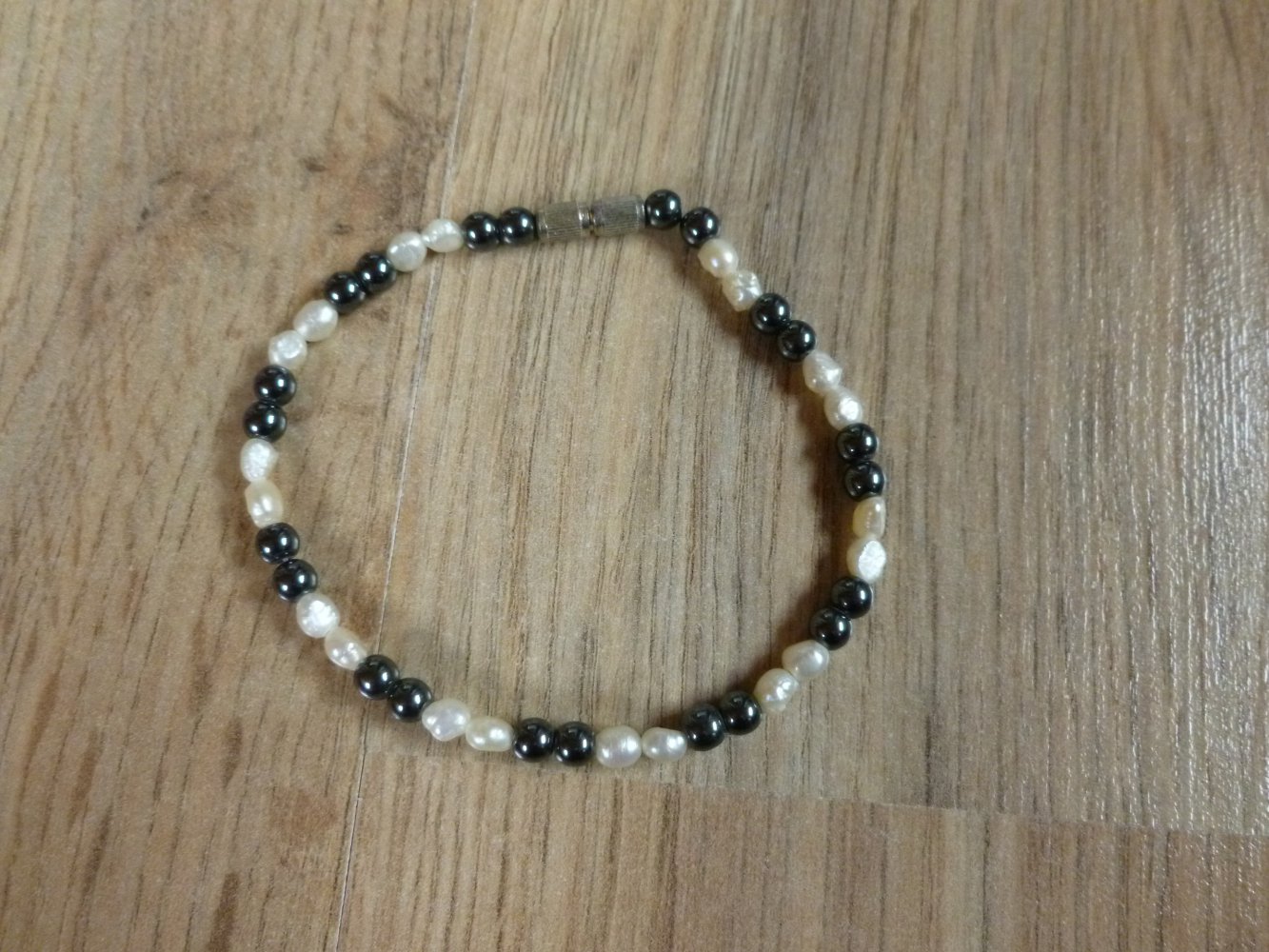 Armband Perlenarmband weiß grau