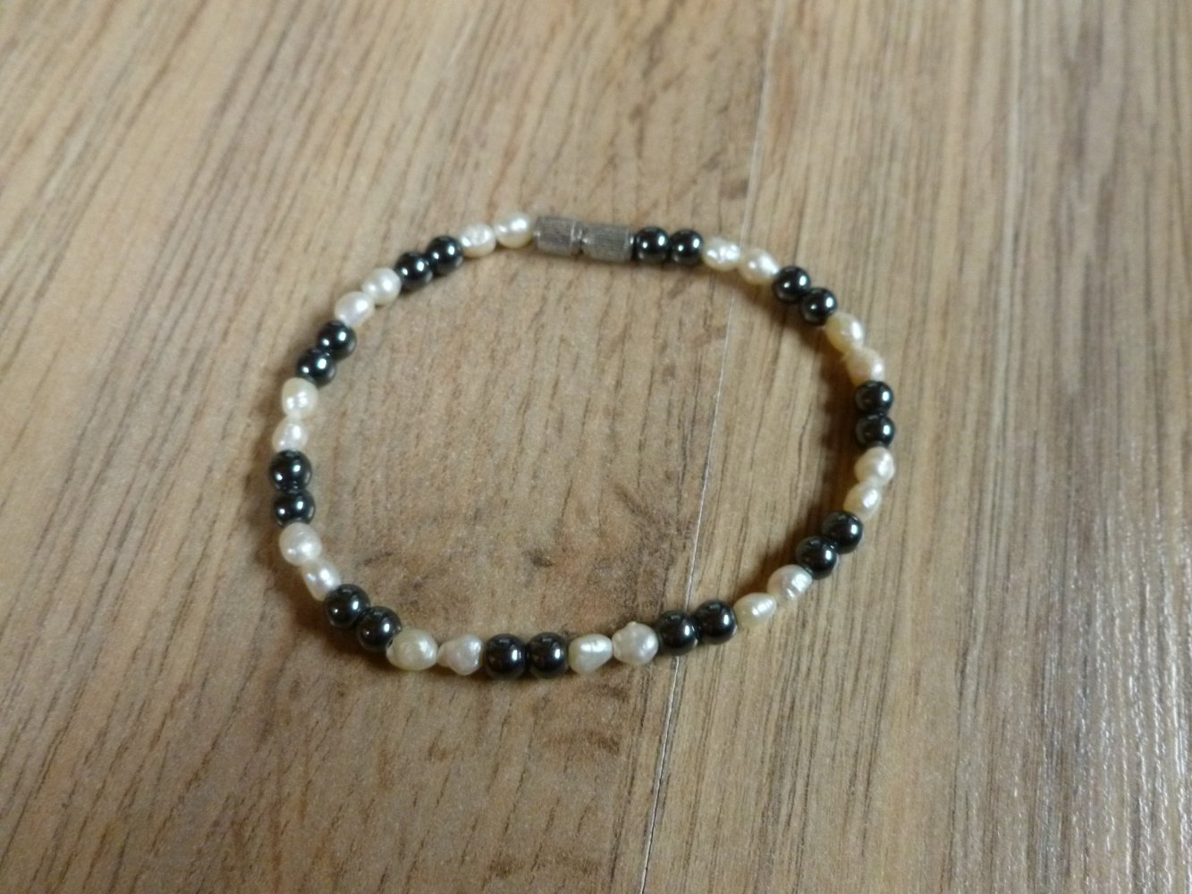 Armband Perlenarmband weiß grau