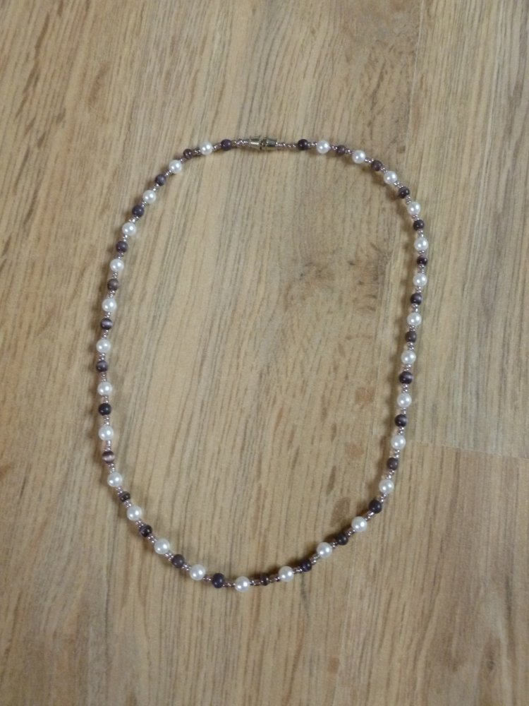 Kette Perlenkette Perlen weiß lila