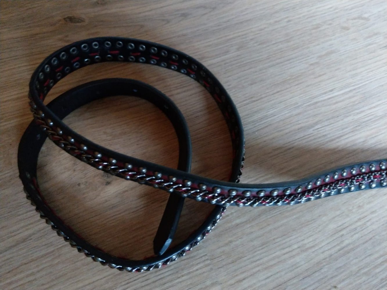 Gürtel rot schwarz Nieten Leder 90cm
