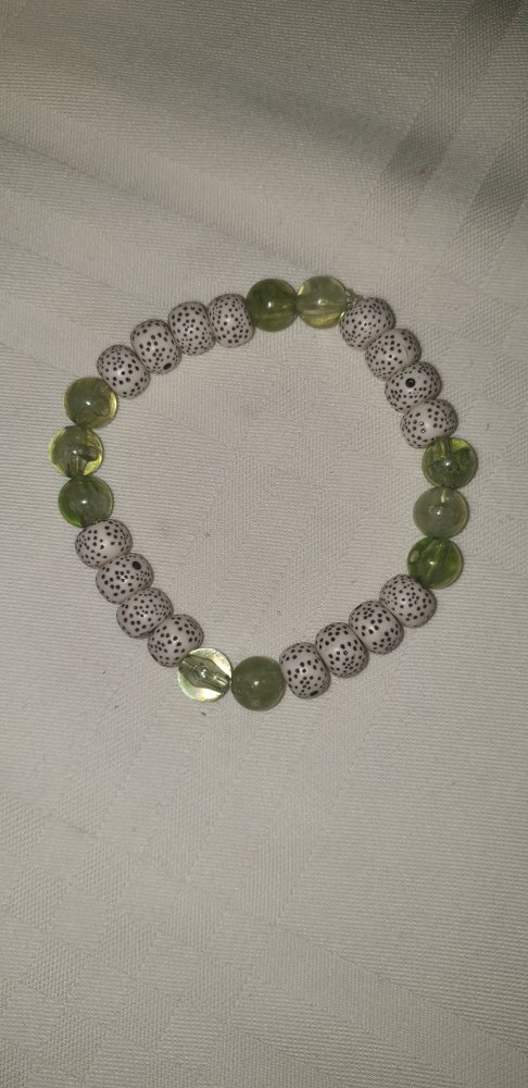 Armband grün-weiß gepunktet NEU