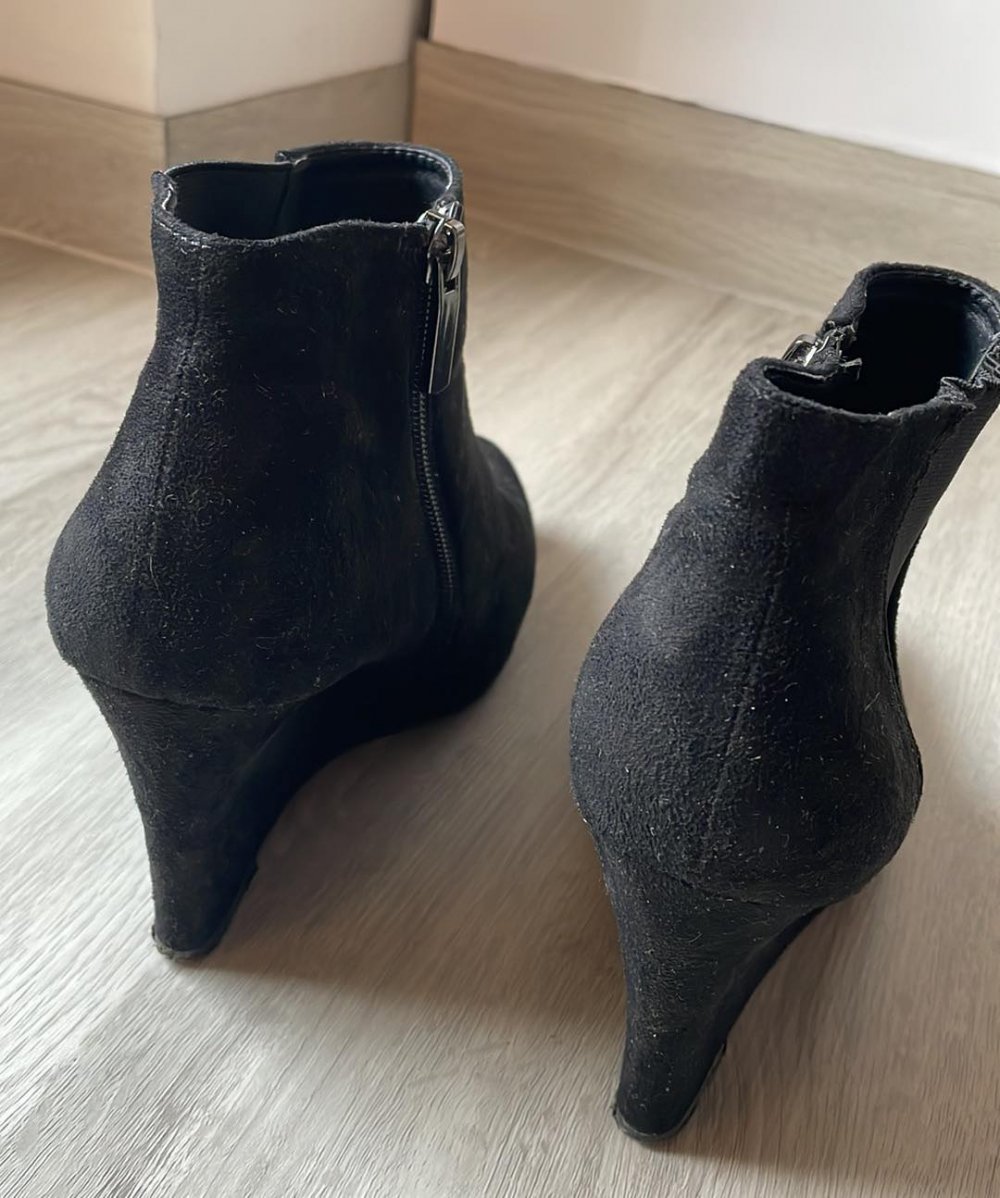 Hohe Damenschuhe schwarz Größe 39 
