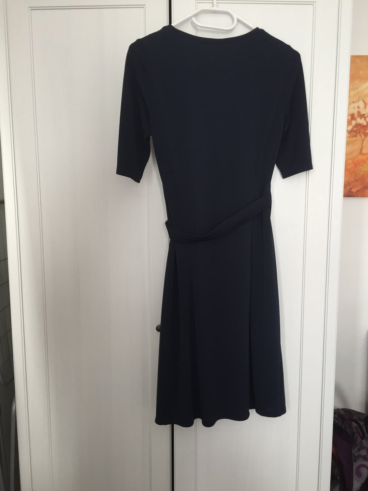 dunkelblaues Kleid von Esprit mit Gürtel (36)