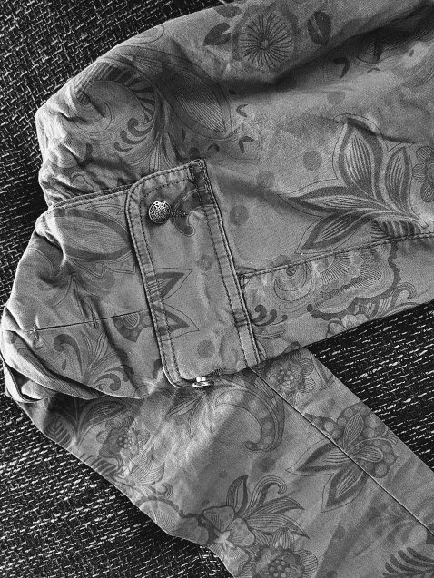 Tredy Hose khaki mit floralem Druck NEU