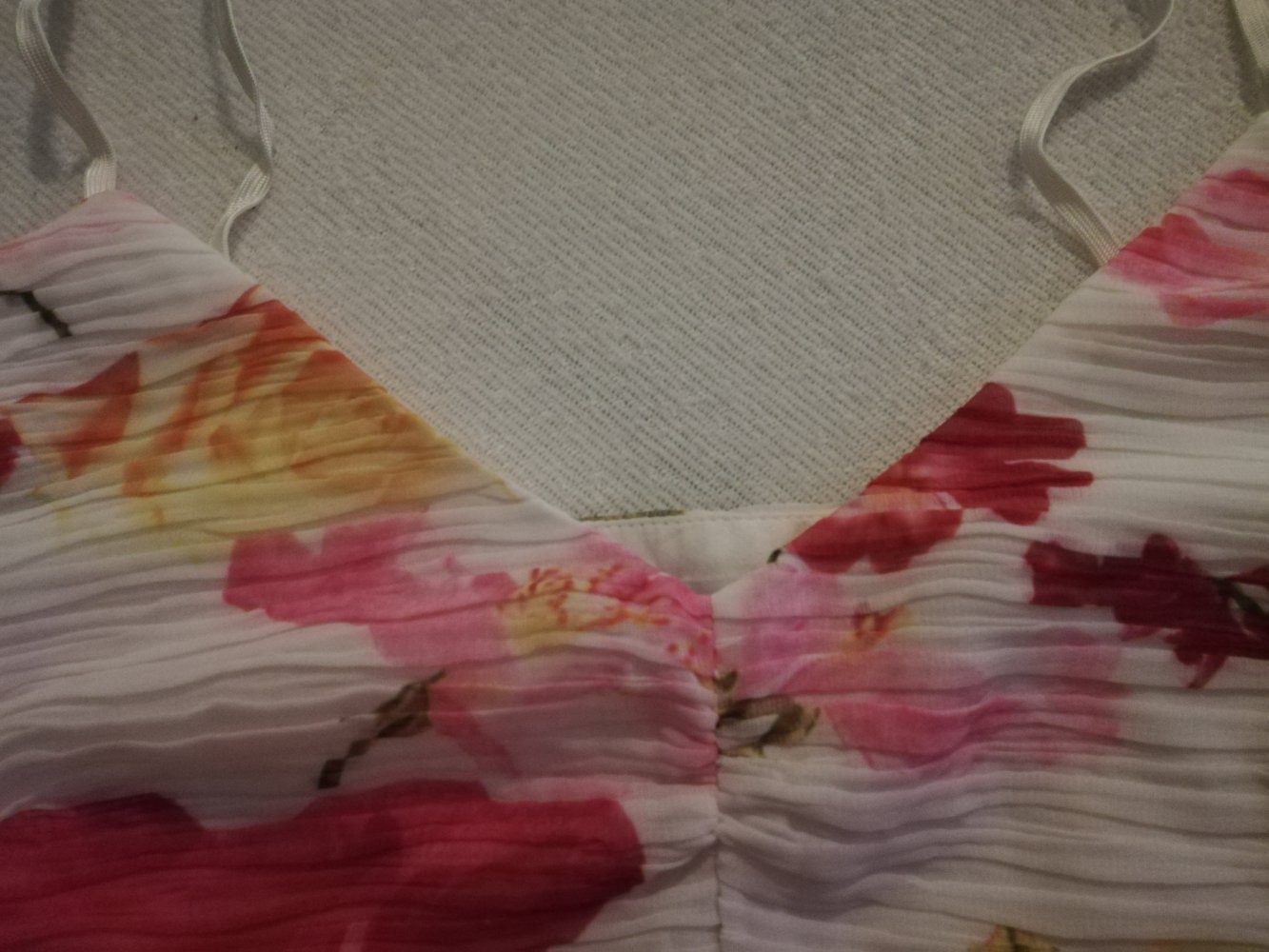 Kurzes Top mit Blumenmuster, Gr. 36