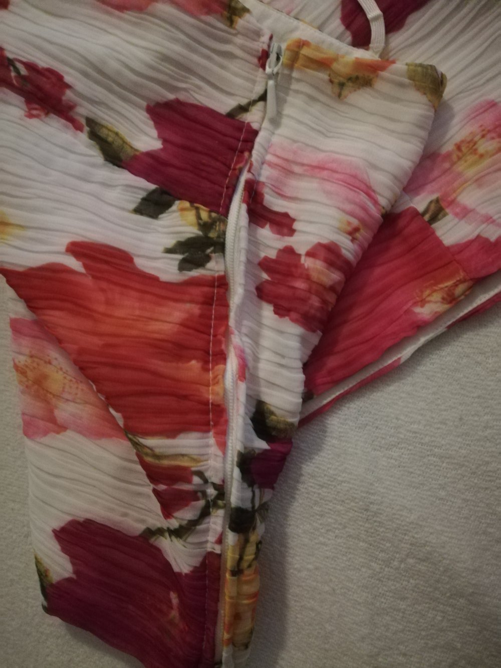 Kurzes Top mit Blumenmuster, Gr. 36