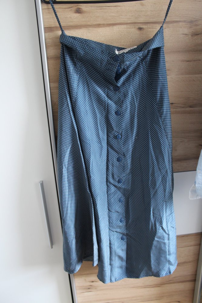 Marineblaues Kostüm aus drei Teilen