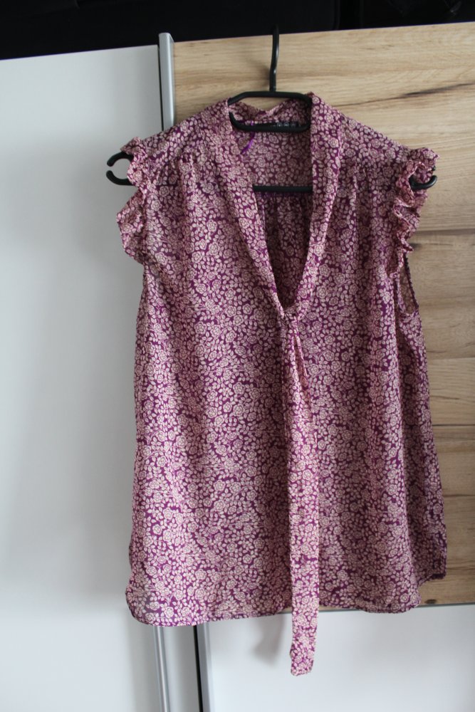 Bluse dunkelrot mit Blumenmuster