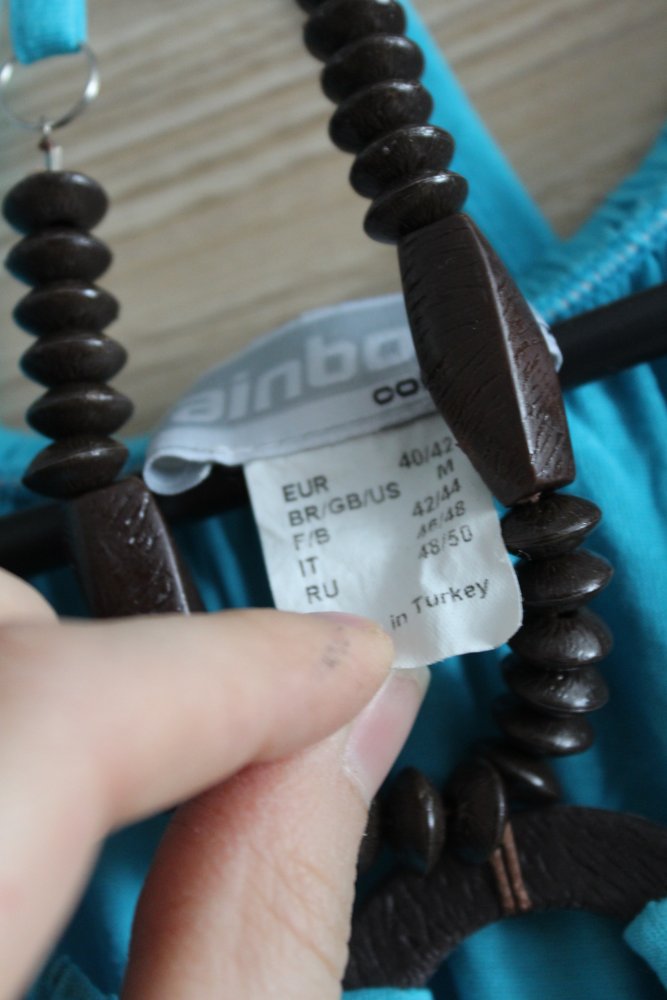 Türkises T Shirt mit Bändern 