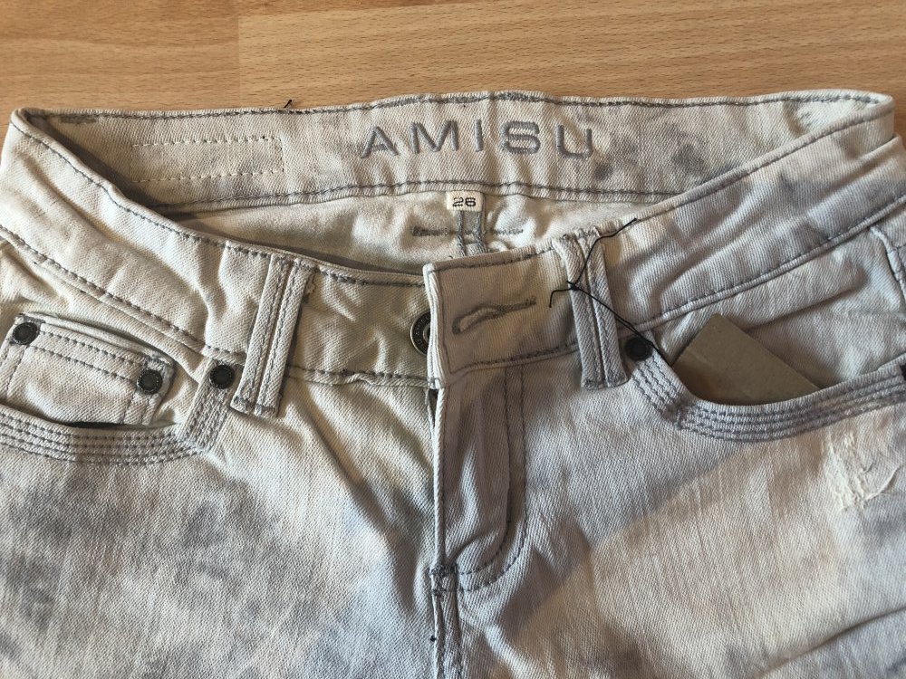 weiße Jeans mit Batik Look