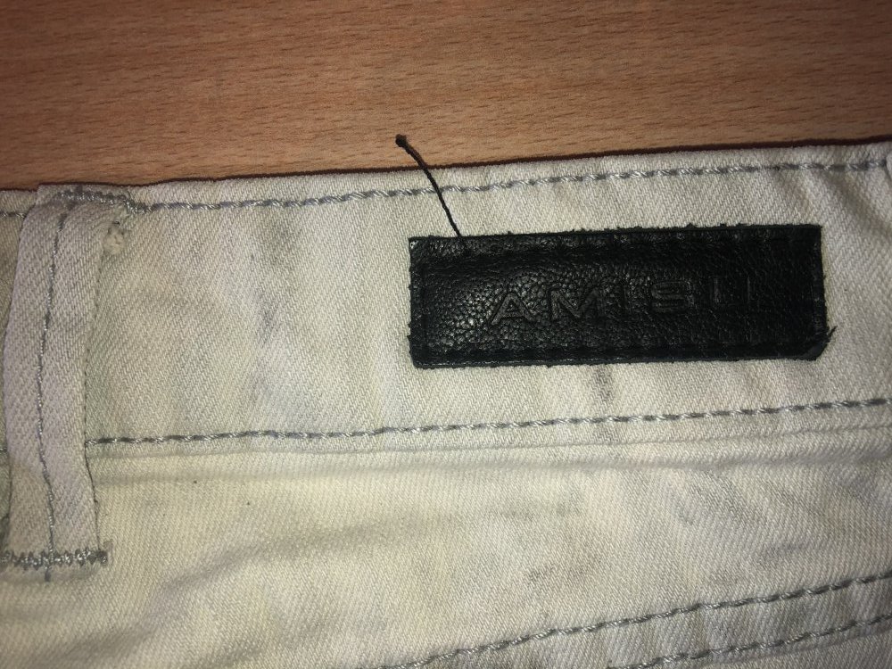 weiße Jeans mit Batik Look