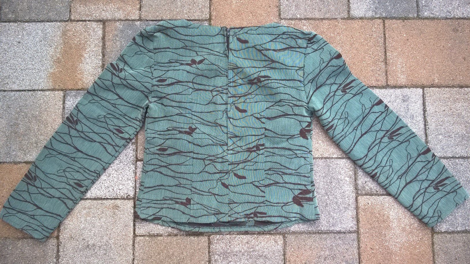 OBERTEIL TOP LANGARM Gr. 36 von ANTEKIMA in grün khaki mit Stickerei in braun