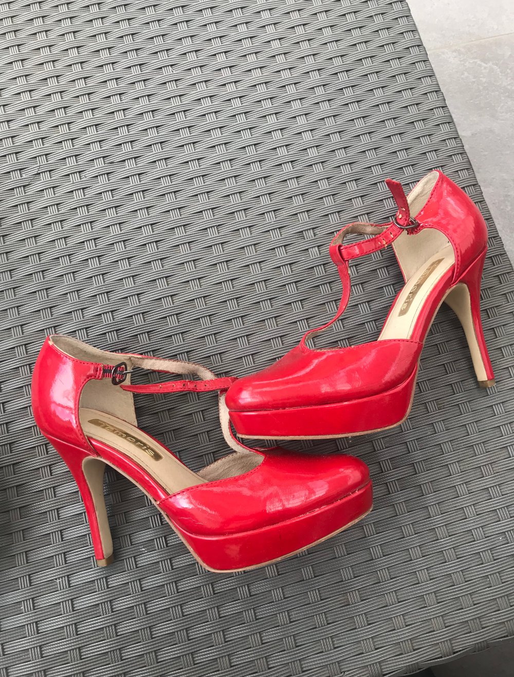 Rote Riemchen Pumps Mary Janes