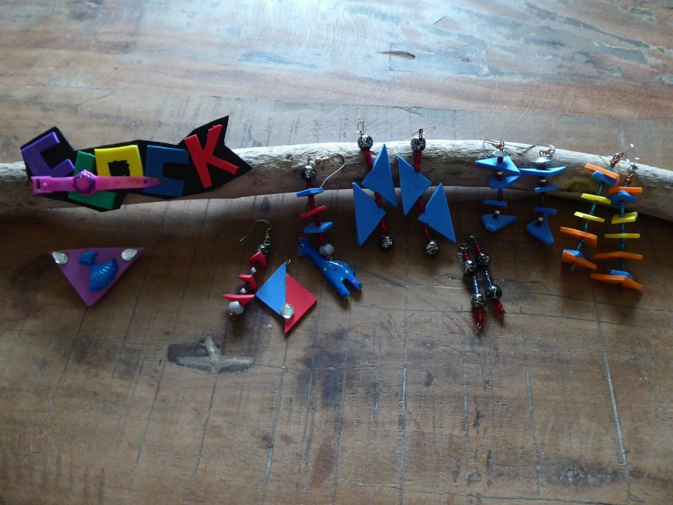 Konvolut Modeschmuck aus Moosgummi, handgefertigt, Broschen, Ohrhänger