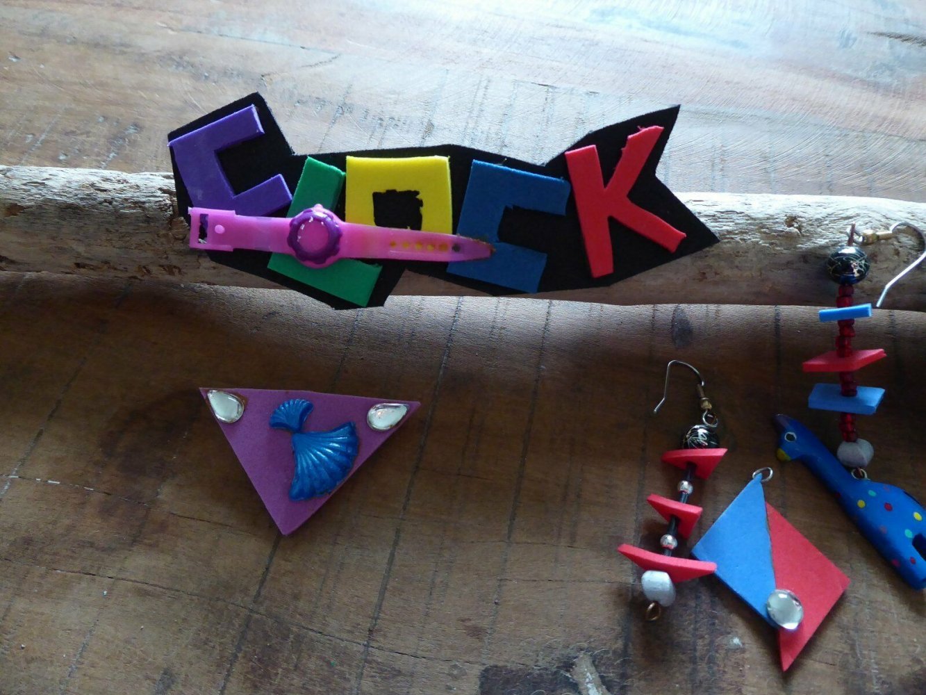 Konvolut Modeschmuck aus Moosgummi, handgefertigt, Broschen, Ohrhänger