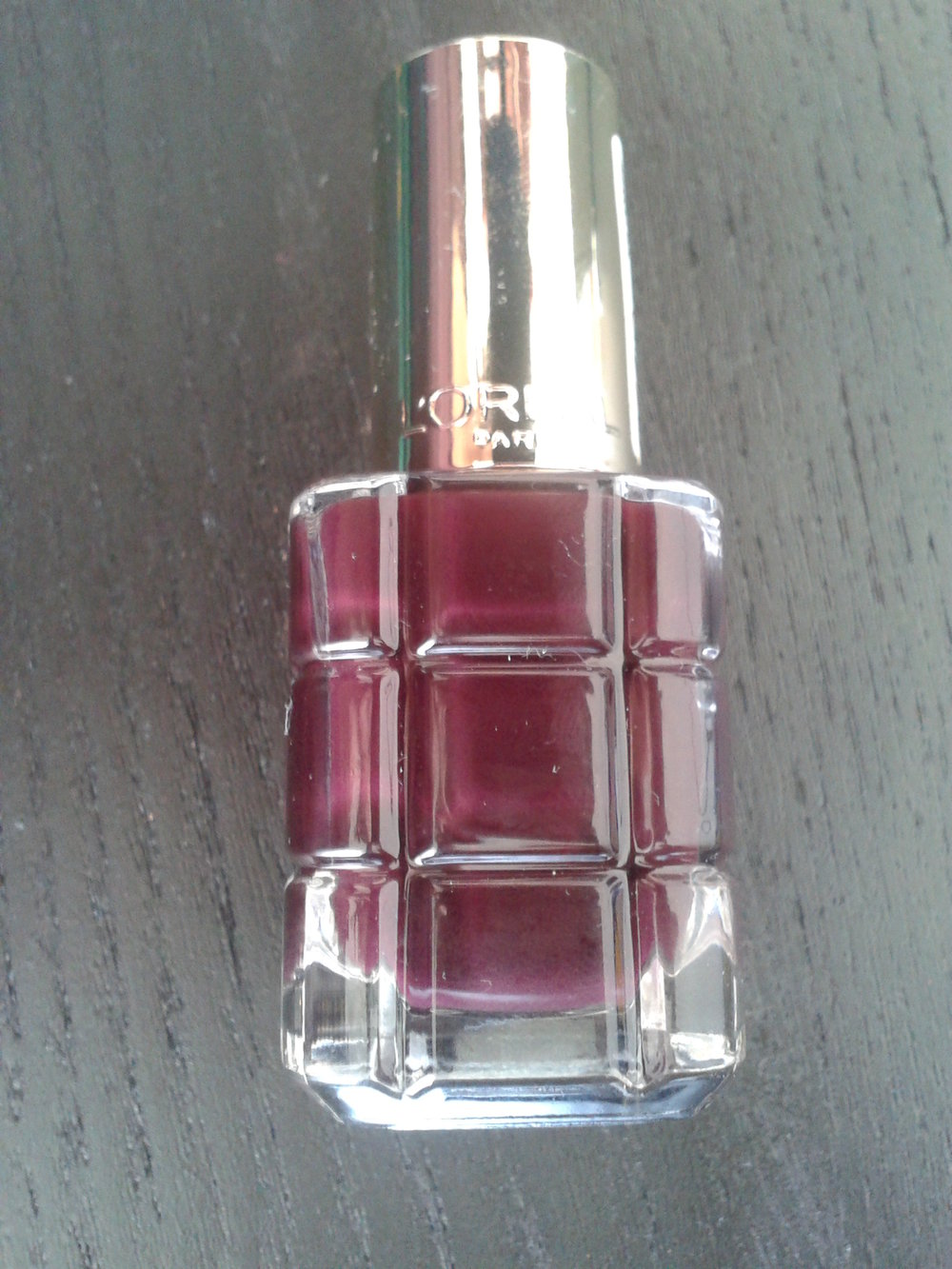 Nagellack in dunklem Pink/ Lila -  L'ORÉAL PARIS Grenat Irreverent No. 556 - Color Riche Öl-Nagellack13,5 ml