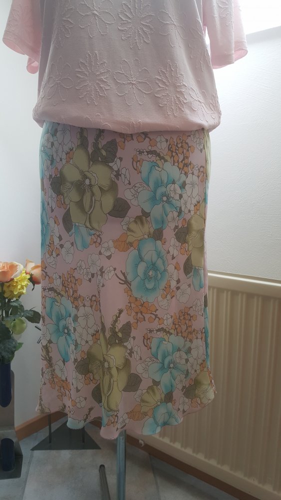 Rock Knielang floral Blumenprint Blüten 38,40,42,44 Gummibund Rosen Tulpenrock Rosè Midi 