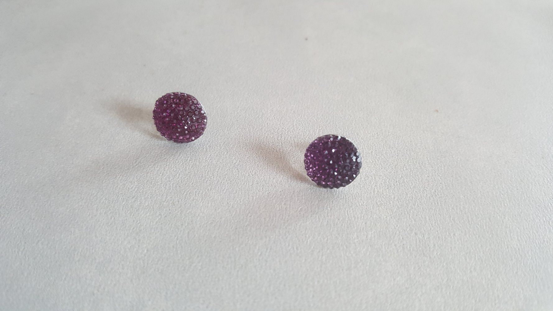 Ohrringe Stecker Jelly Beans Shamballa Flieder Glamour Rund Perle ungetragen Froot Fruchtgummi Look schimmernd