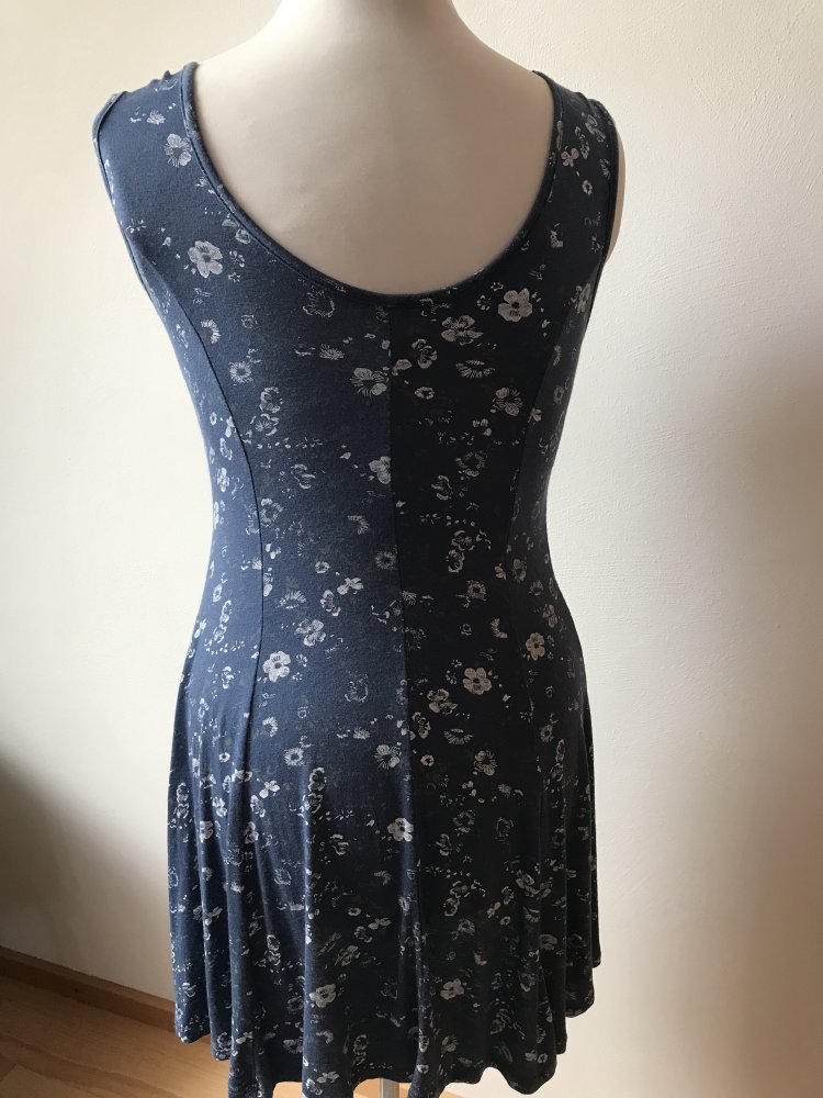 Kleid feminin Skaterkleid Italy Onesize Used Sommerkleid Schlupfkleid Minikleid 