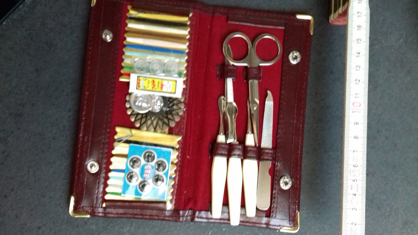 Nagel Pflege Maniküre Näh-Set Reise Tasche Vintage ungenutzt Weinrot Bag Lederlook Börse