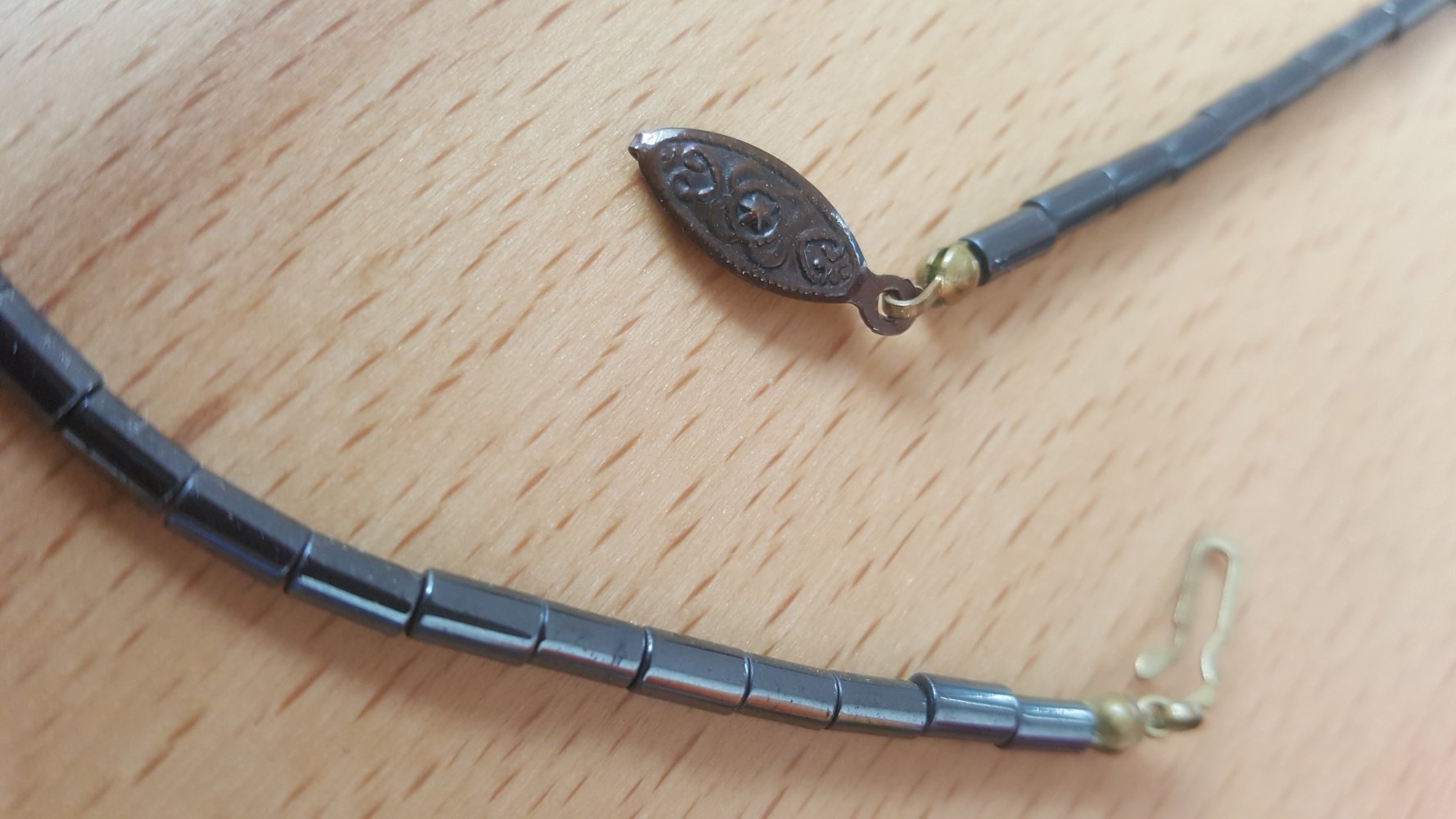 Hämatit Edelstein Perlenkette Collier Eisenstein Blutstein Stahlgrau Silberschwarz poliert