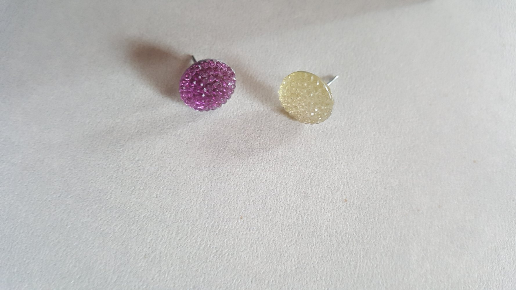 Ohrringe Stecker Jelly Beans Shamballa Flieder Glamour Rund Perle ungetragen Froot Fruchtgummi Look schimmernd