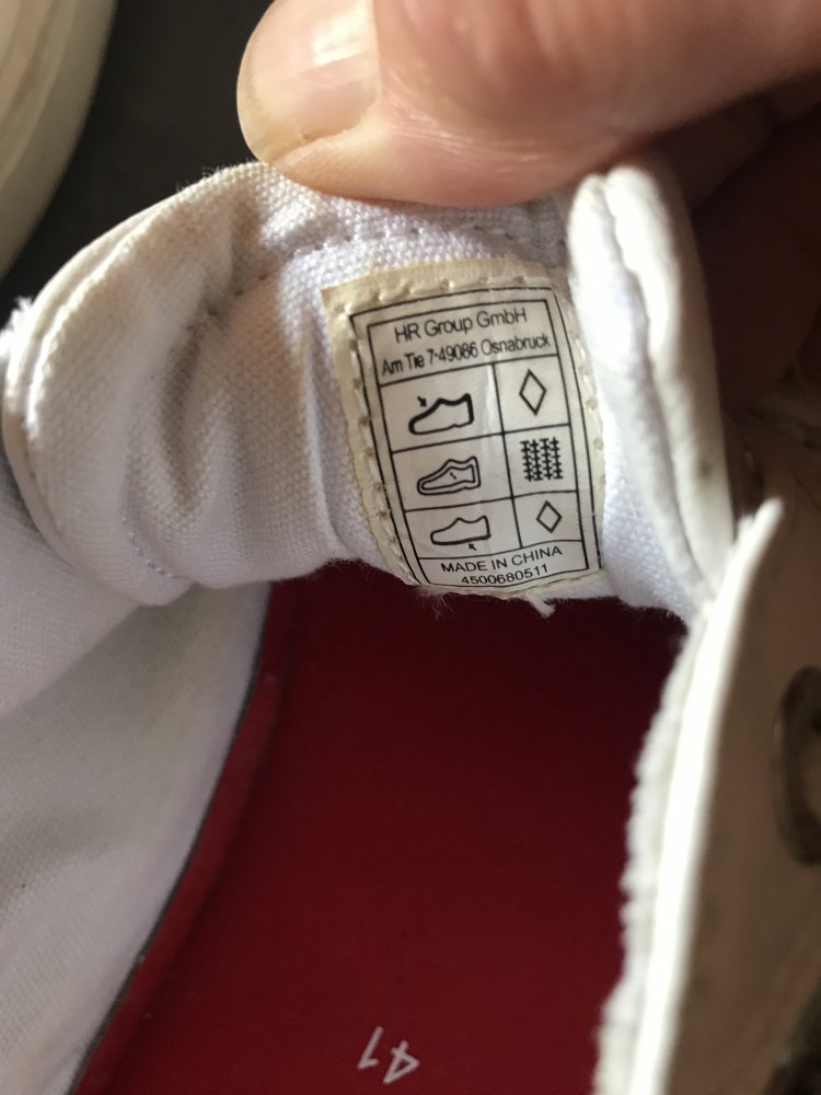 Schuhe Tom Tailor 41 Sneaker Schnürschuh flach Turnschuh flach Kunstleder Weiß Italy Design  sportiv Casual Classic Usedlook lesen!