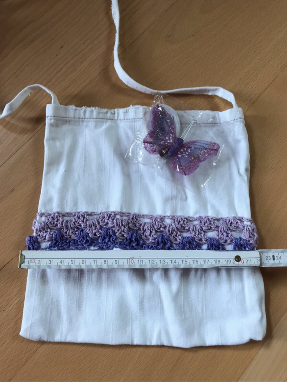 Jeanstasche Beutel Tasche Upcycling Unikat Makramee Flieder Papillon Handknitted Unikat Folklore Hippiemode 