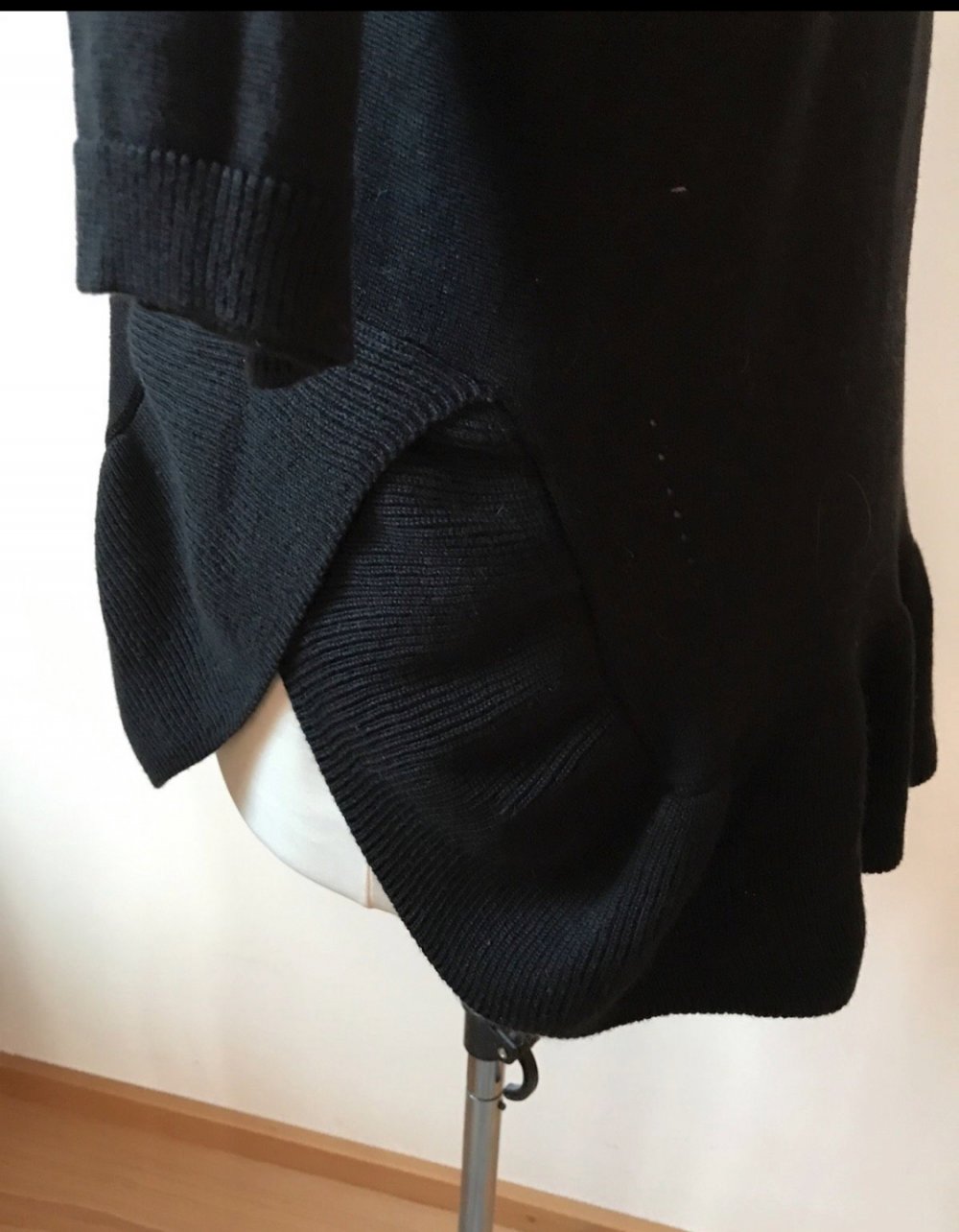 Pulli Halbarm Pullover Rüsche Volant Halfmoon Tunika Shirt Wool Figurschmeichler 42/44 Strickchic Schwarz 