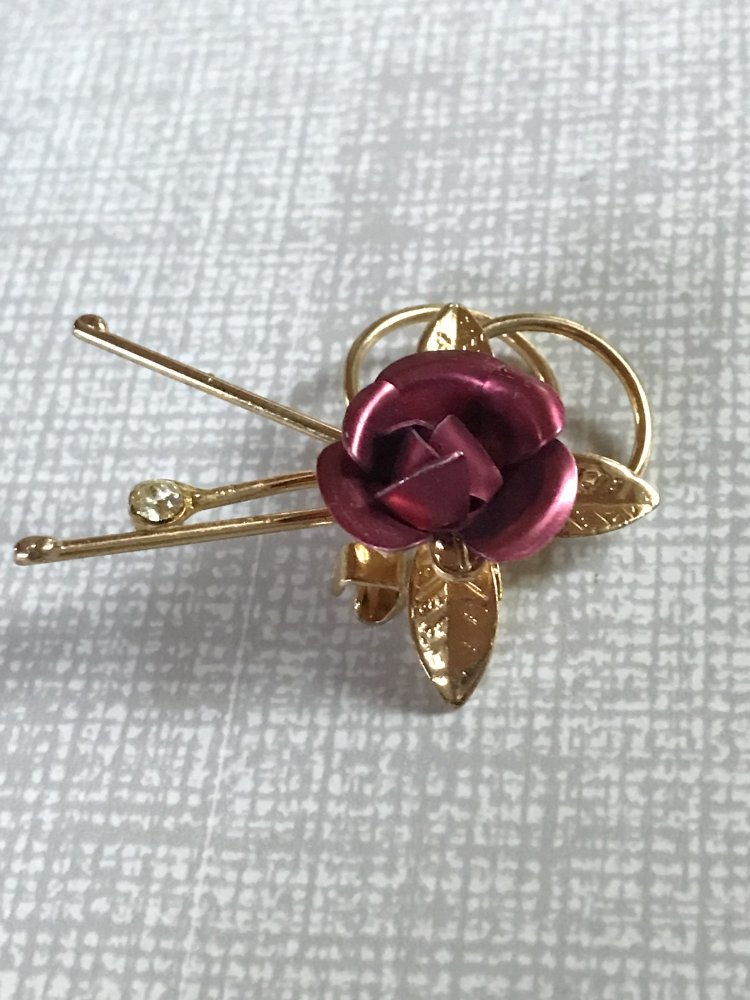 Brosche Anstecknadel Tracht Pin Rose Vintagelover Needle Modeschmuck filigran 80s Retro Ewige Liebe Hochzeitsschmuck Jubiläum red Roses Blumenzweig