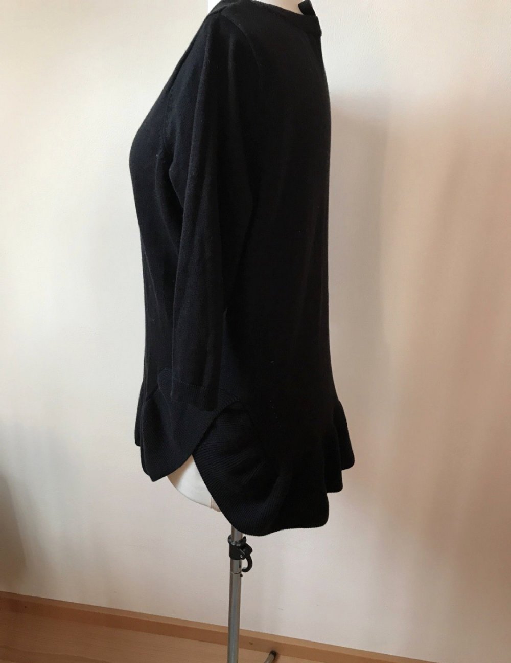 Pulli Halbarm Pullover Rüsche Volant Halfmoon Tunika Shirt Wool Figurschmeichler 42/44 Strickchic Schwarz 